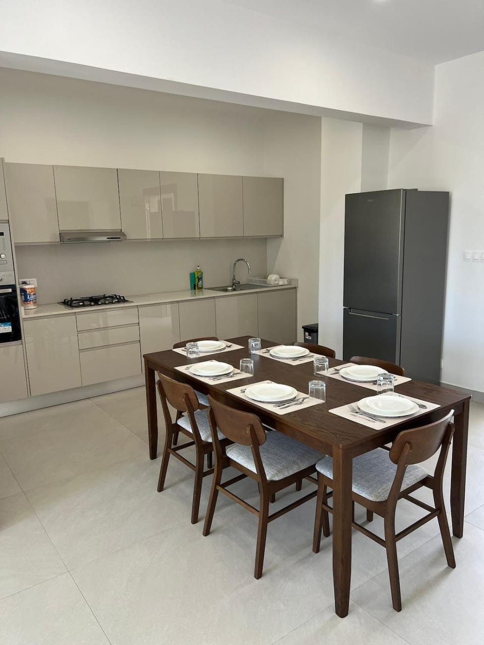 Kitchen or kitchenette, Dining area, oven, stove
