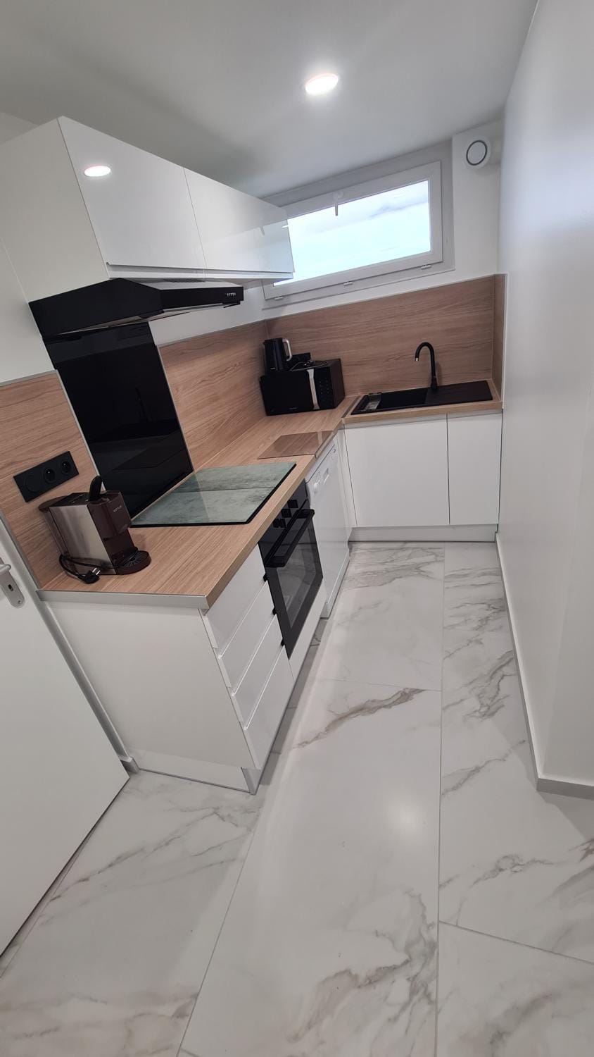 Kitchen or kitchenette, kitchen