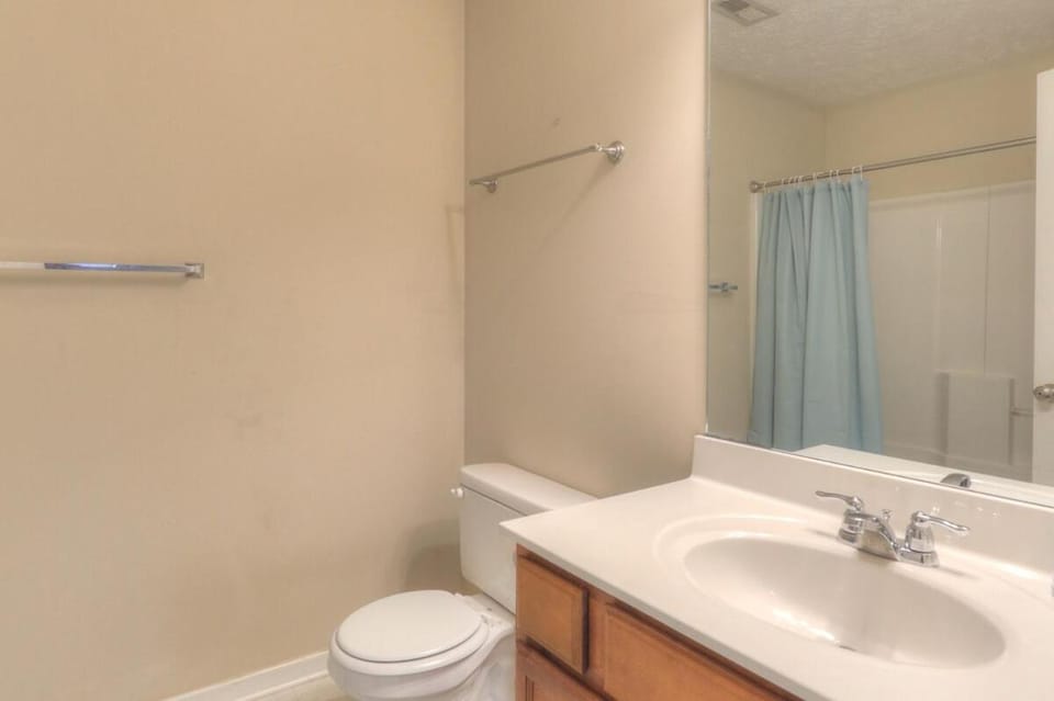 Glenmore-Quiet, comfortable, convenient location House in La Vergne