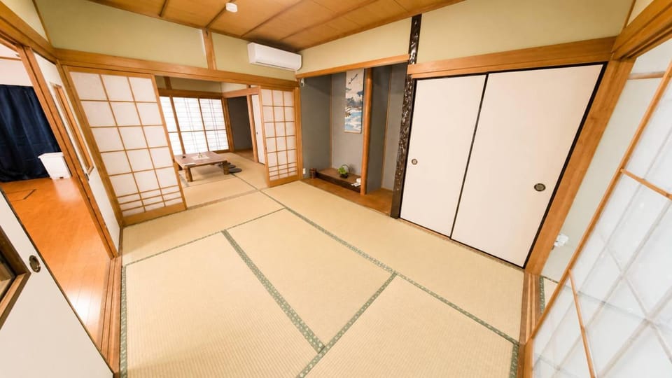 姫路駅から徒歩4分 最大13名に貸し切り一軒家 先姫亭 Apartment in Hyogo Prefecture