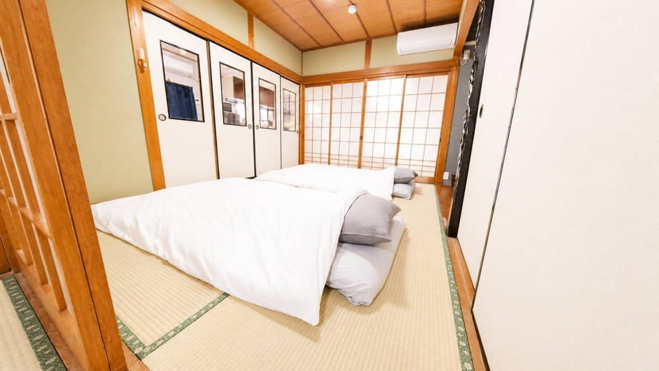 姫路駅から徒歩4分 最大13名に貸し切り一軒家 先姫亭 Apartment in Hyogo Prefecture