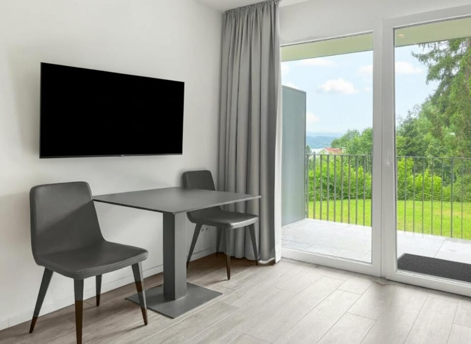 Casa Grande Your Modern Living at the Lake Woerthersee Apartment in Techelsberg