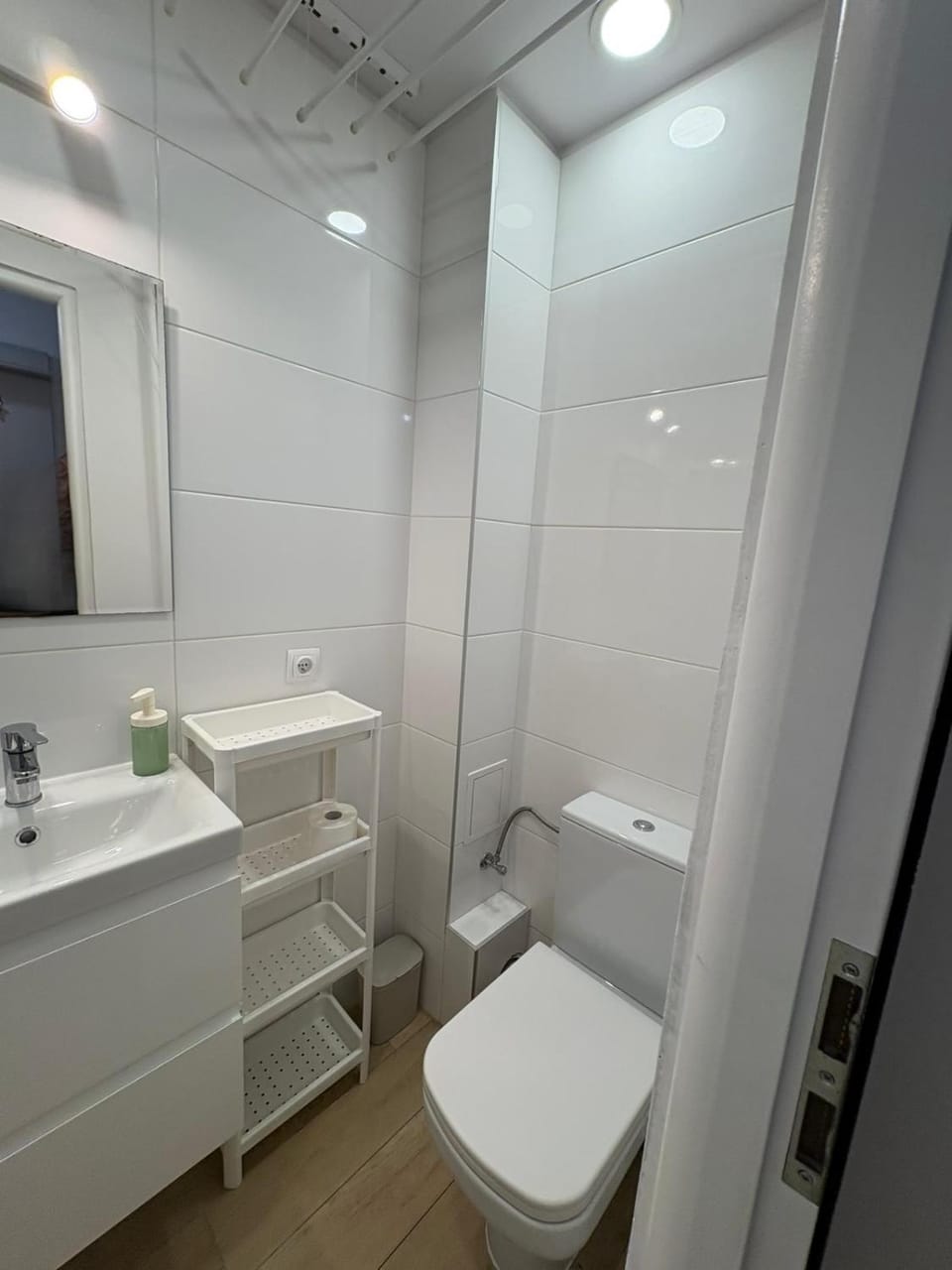 Shower, Toilet, Bathroom, towels