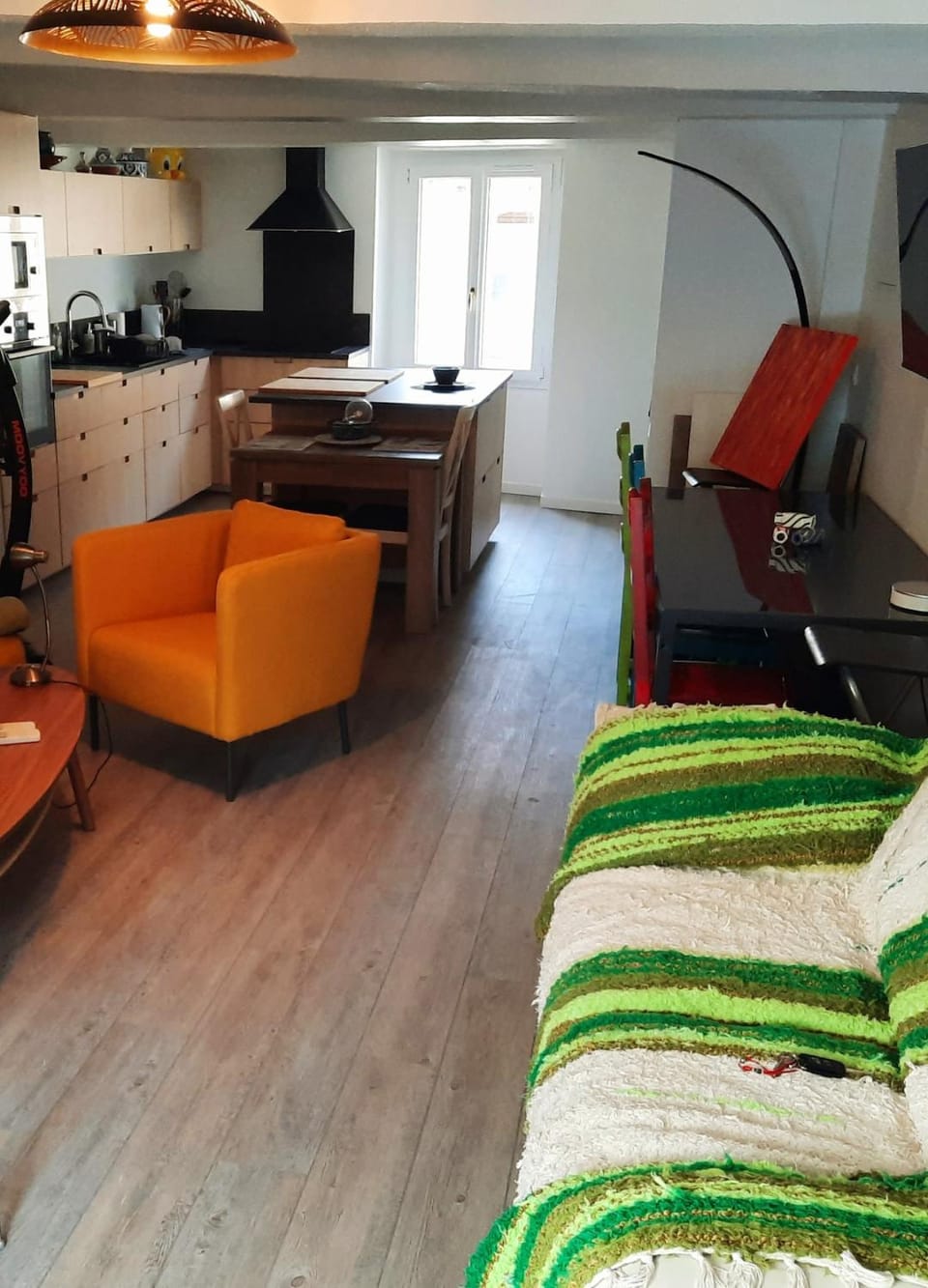 Kitchen or kitchenette, Living room, Seating area