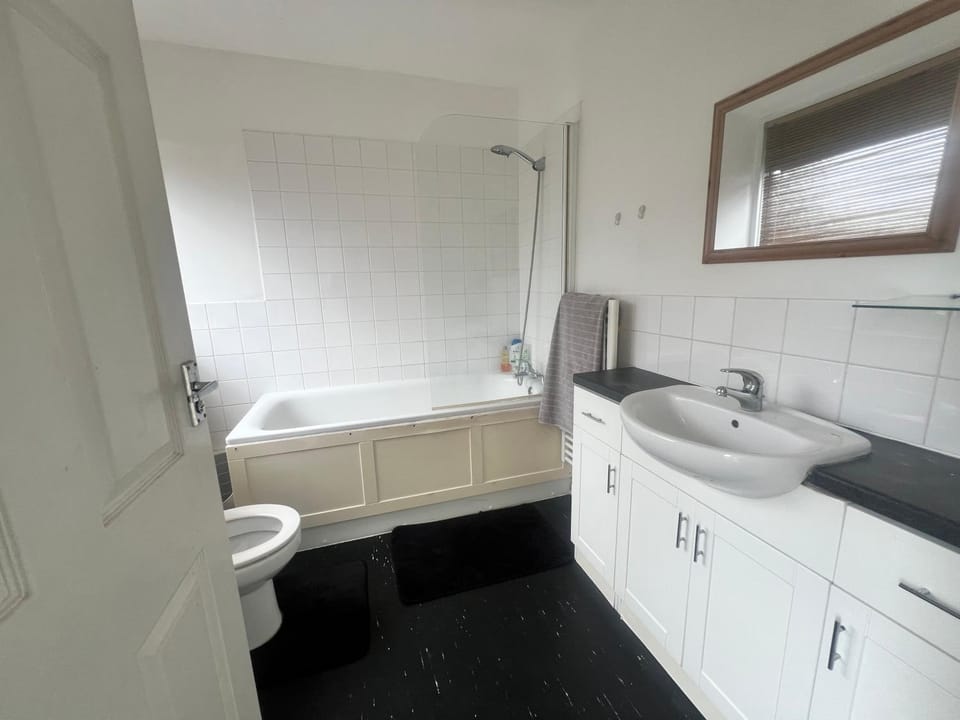 Studio West Drayton Heathrow Apartment in London Borough of Hillingdon
