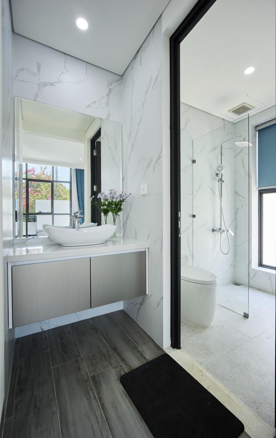 Shower, Toilet, towels, towels