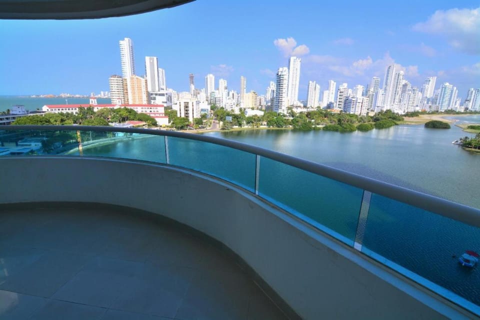 Balcony/Terrace, City view, Lake view