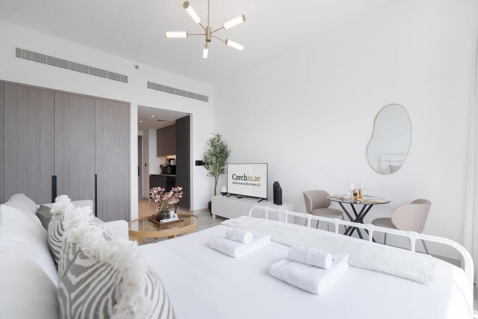 Cozy & Elegant Studio, Oxford Gardens Arjan Apartment in Dubai