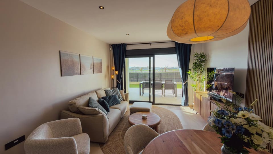 TV and multimedia, Living room, Seating area, Garden view