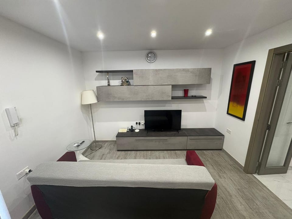 Spacious 3BR Flat near Aquarium & Beach by Homely Apartment in Saint Paul's Bay