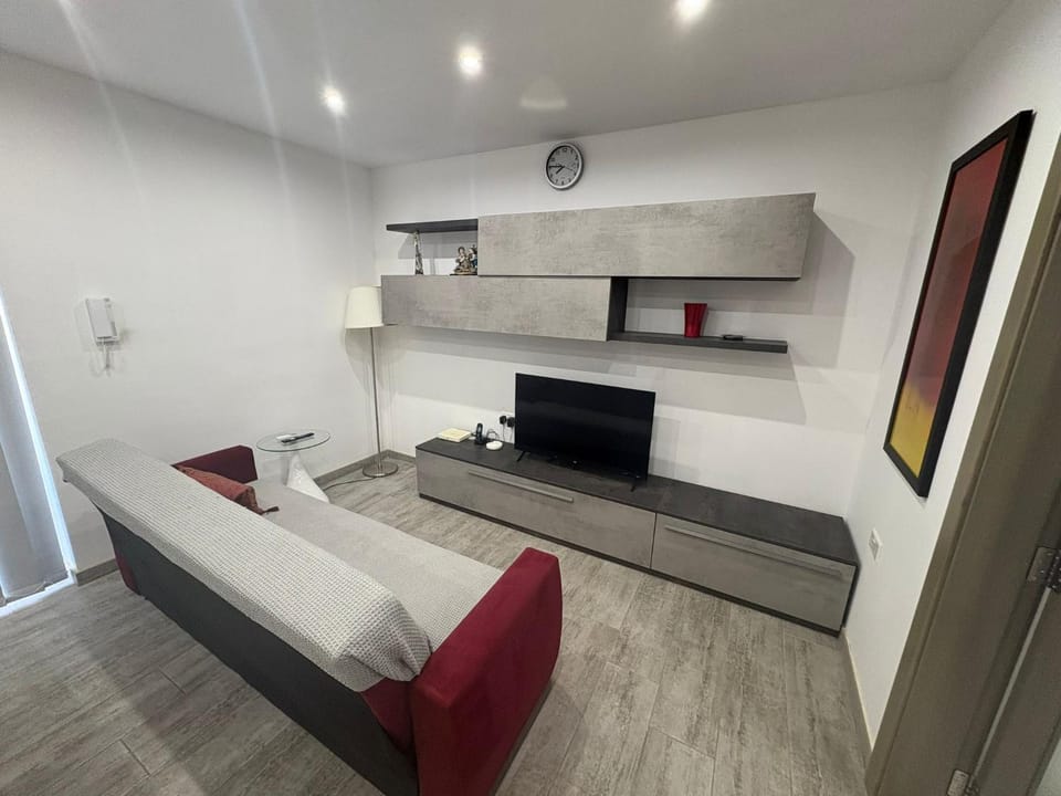 Spacious 3BR Flat near Aquarium & Beach by Homely Apartment in Saint Paul's Bay