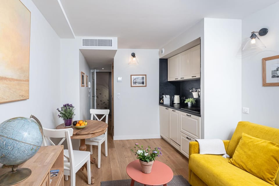 Les Petits Volets Studio à 100m de la mer Apartment in Antibes