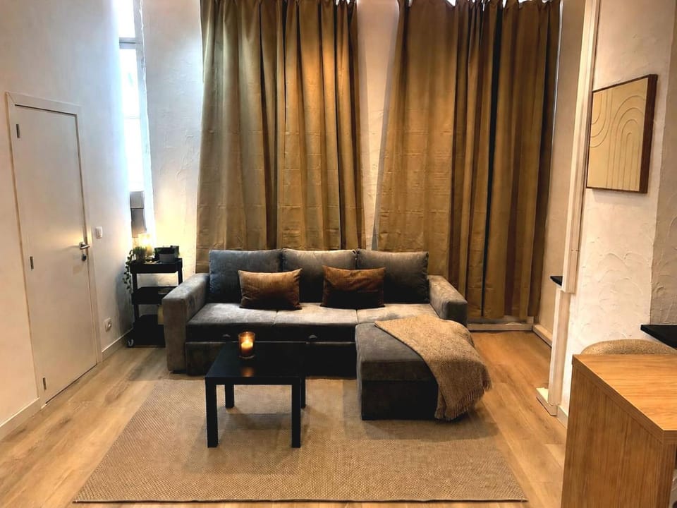 Bed, Living room, Seating area, Bedroom