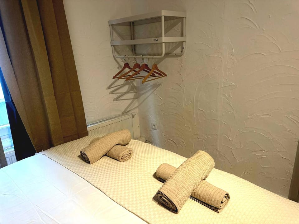 Bed, Bedroom, towels, wardrobe