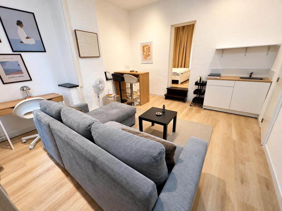 Kitchen or kitchenette, Seating area, Dining area