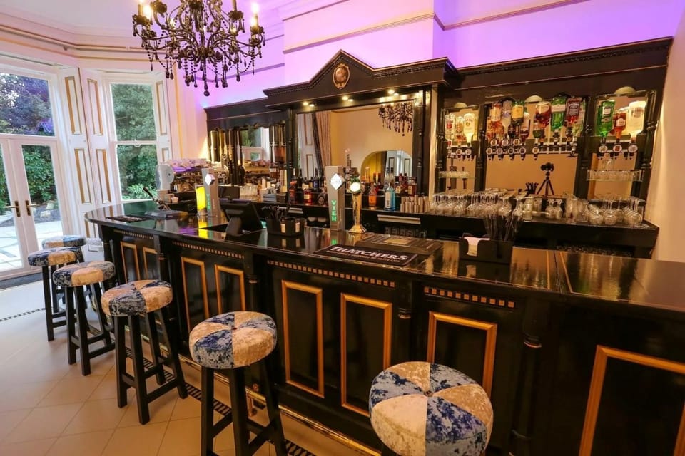 Lounge or bar