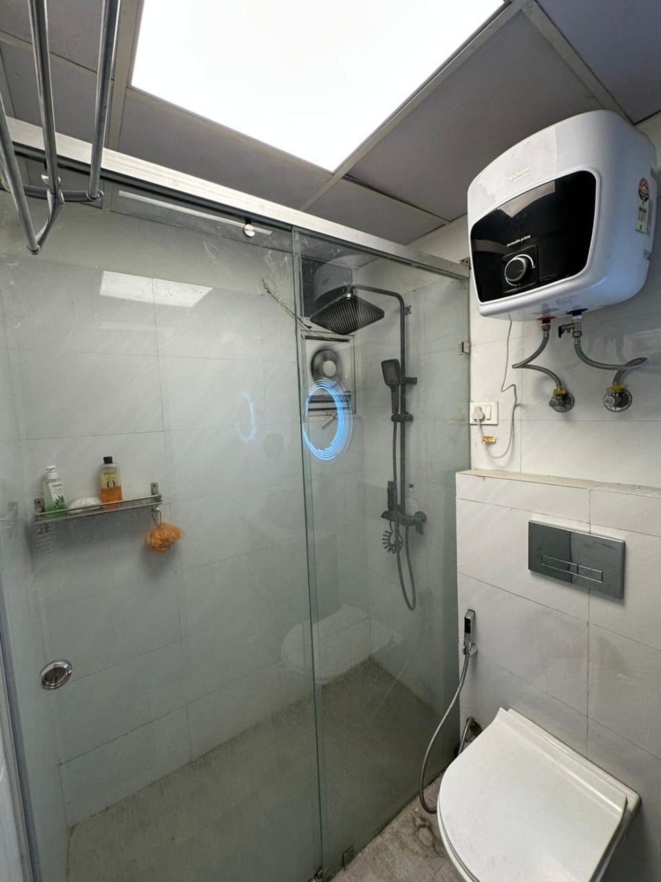 Premium Furnished 2BHK Stay Ajnara Le Garden Noida Apartment in Noida