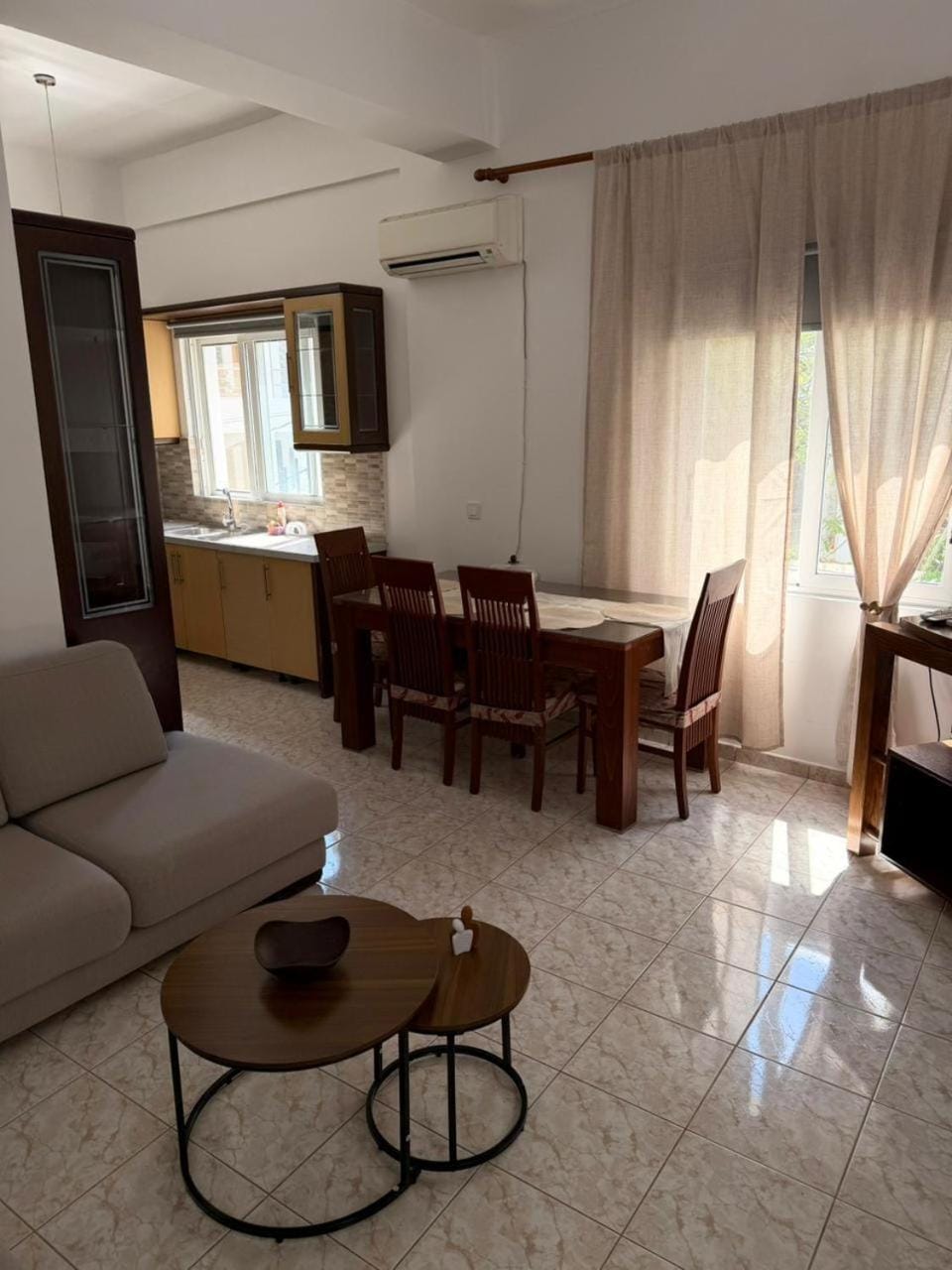 TV and multimedia, Kitchen or kitchenette, Living room, Seating area, Dining area, air conditioner