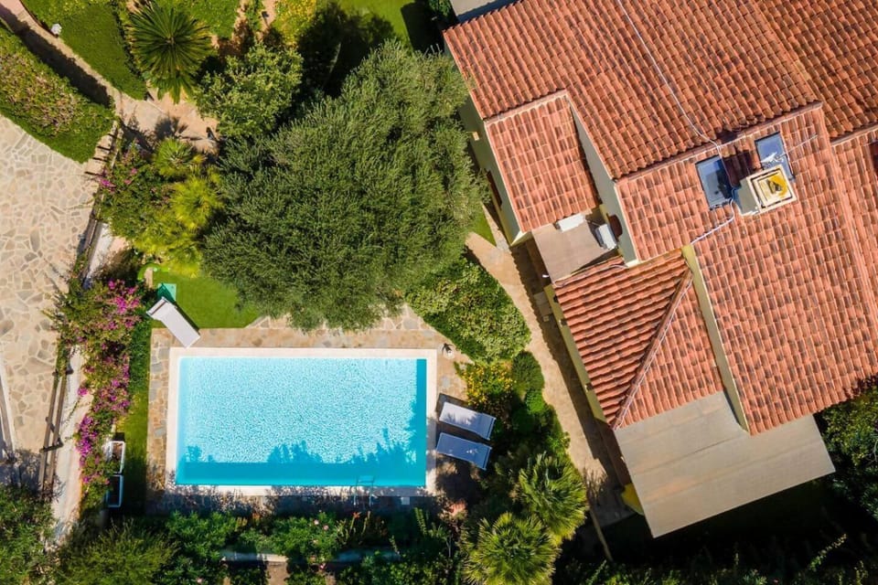 Villa Ivana - Piscina privata Villa in Punta de su Torrione