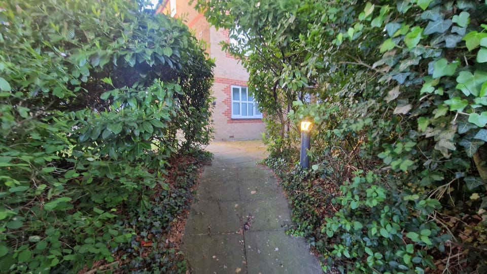 1 Bed flat near Reading Hospital Students Contractors Apartment in Reading