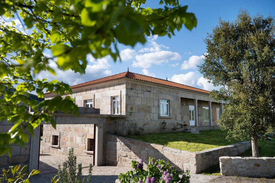 Casa dos Vasconcelos - Countryside Estate with Garden & Pool House in Vila Real District