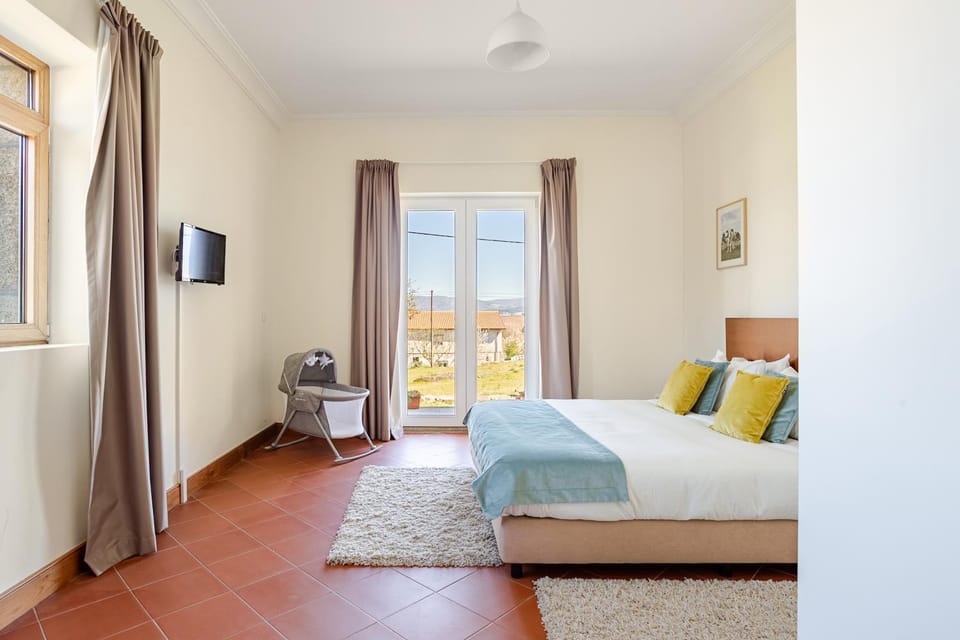 Casa dos Vasconcelos - Countryside Estate with Garden & Pool House in Vila Real District