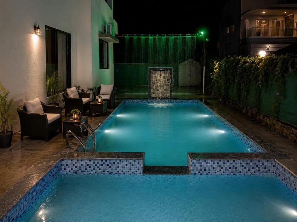 Swimming pool, Swimming pool