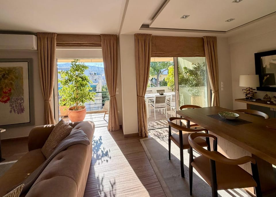 Living room, Dining area, Mountain view