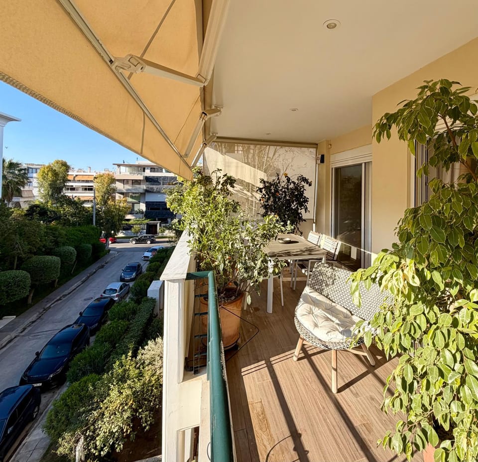 Day, View (from property/room), Balcony/Terrace, Seating area, Dining area, Parking