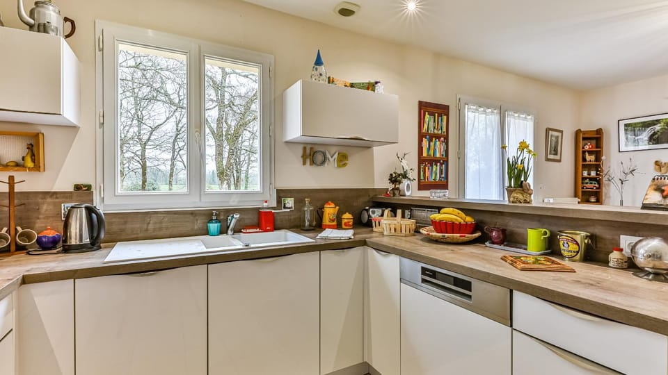 Kitchen or kitchenette, dishwasher