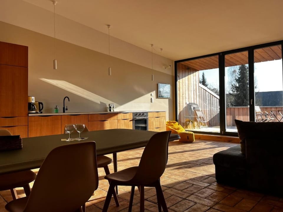 Kitchen or kitchenette, Living room, Seating area, Dining area