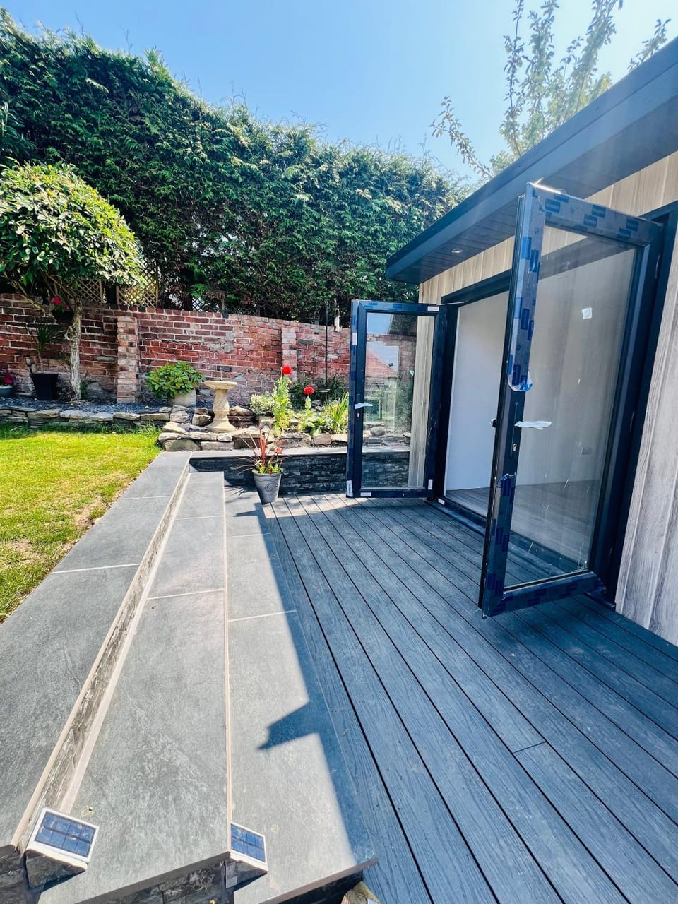 Plas Bach Annexe - Stylish Garden Annexe in the Heart of Prestatyn North Wales Less than 5 mins walk to high street We welcome workers couples solo travellers or small families More info in host details Apartment in Prestatyn