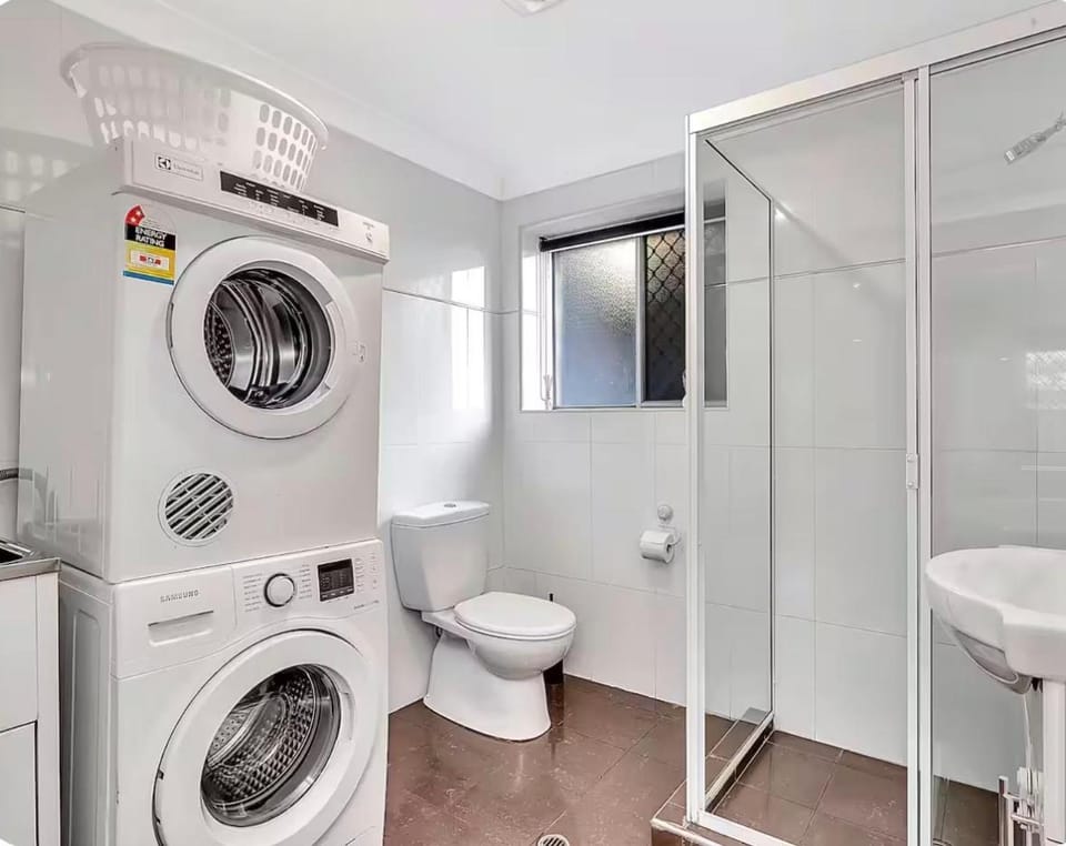 Chic 2BR Near Cafes and CBD FREE Netflix Apartment in Adelaide