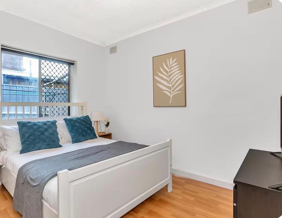Chic 2BR Near Cafes and CBD FREE Netflix Apartment in Adelaide