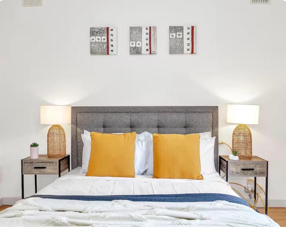 Chic 2BR Near Cafes and CBD FREE Netflix Apartment in Adelaide
