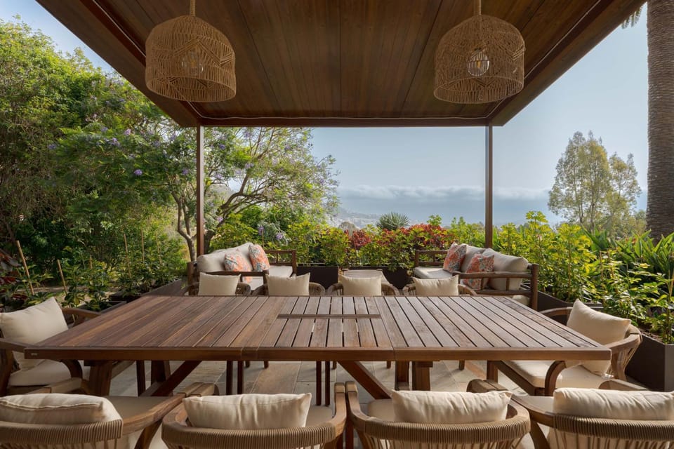 Garden, View (from property/room), Balcony/Terrace, Living room, Seating area, Dining area, City view, Garden view, Mountain view, Sea view