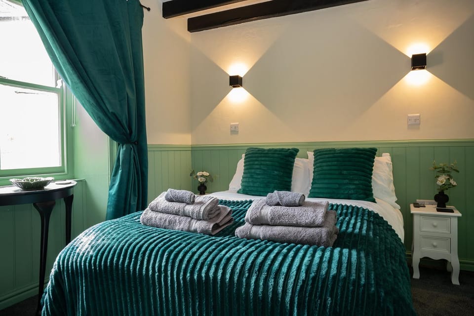 Bedroom, towels