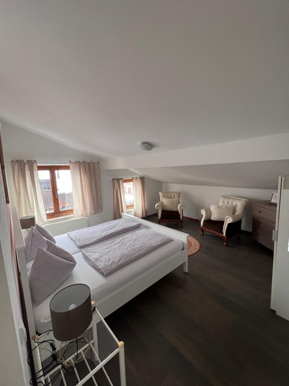 Bed, Photo of the whole room, Seating area, Bedroom