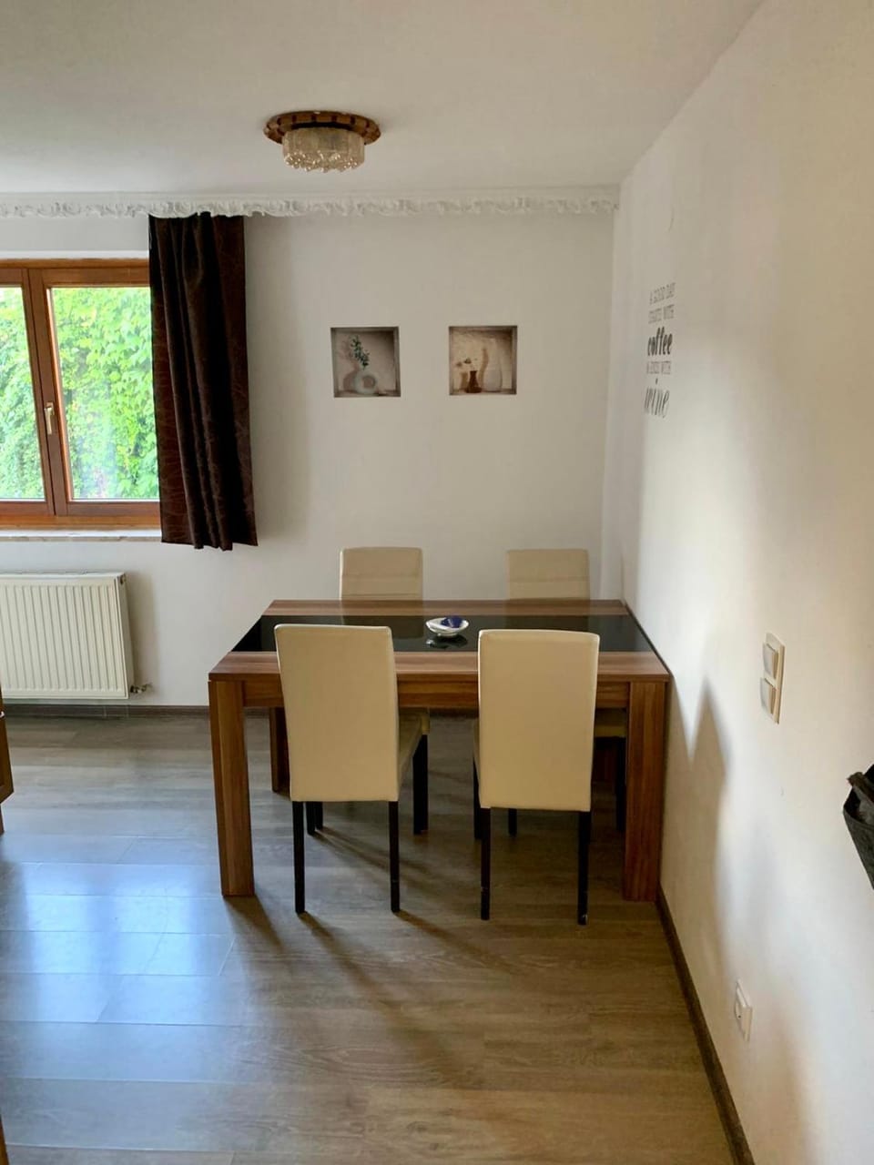 Seating area, Dining area