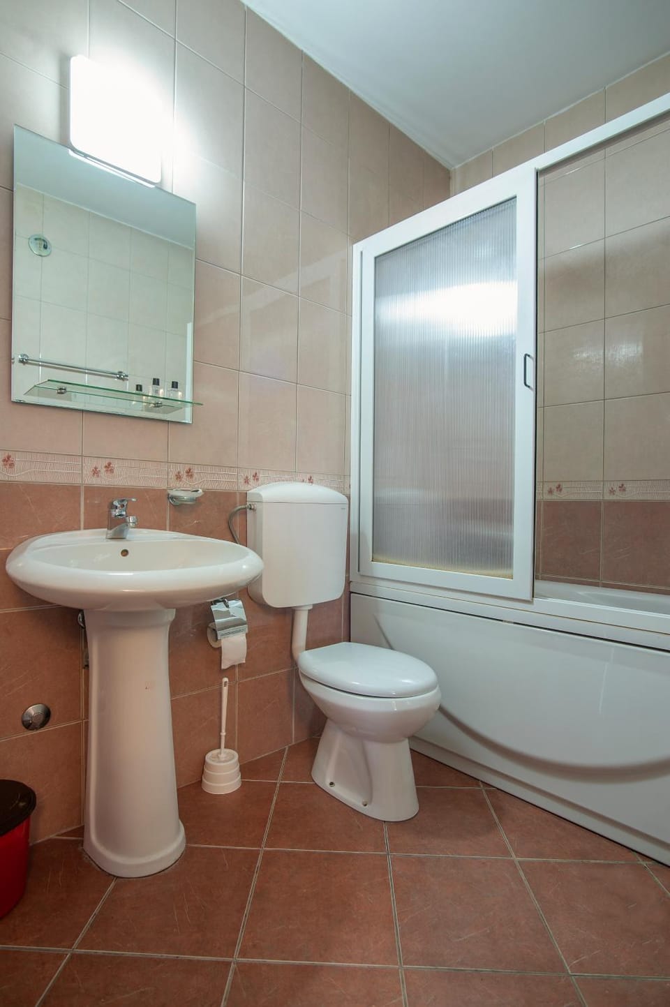 Shower, Toilet, towels