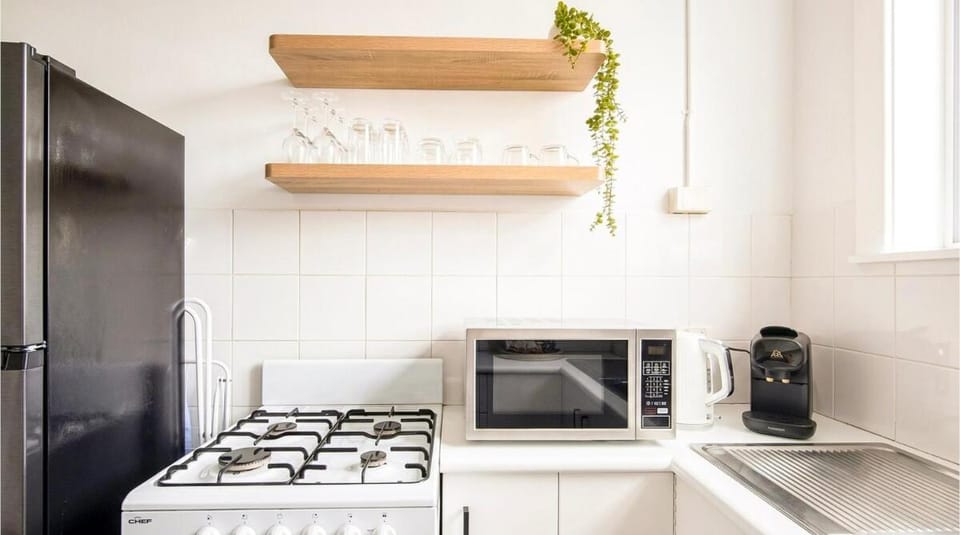 Pet & Baby Friendly CBD - Walk to Beach - Sleeps 6 Apartment in Wollongong