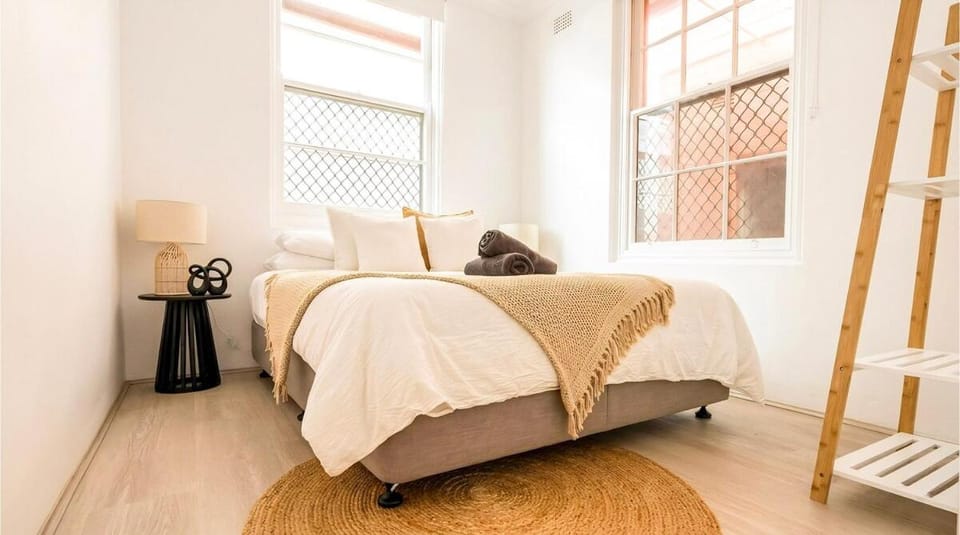 Pet & Baby Friendly CBD - Walk to Beach - Sleeps 6 Apartment in Wollongong