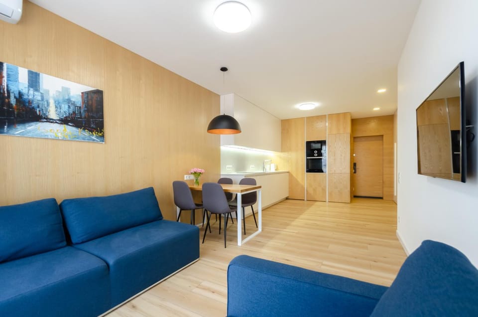 TV and multimedia, Living room, Seating area, Dining area, oven