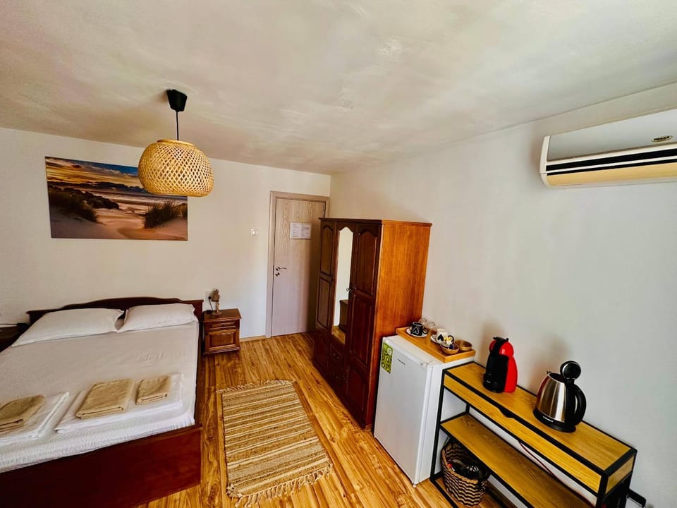 Bed, Coffee/tea facilities, Bedroom, minibar, wardrobe