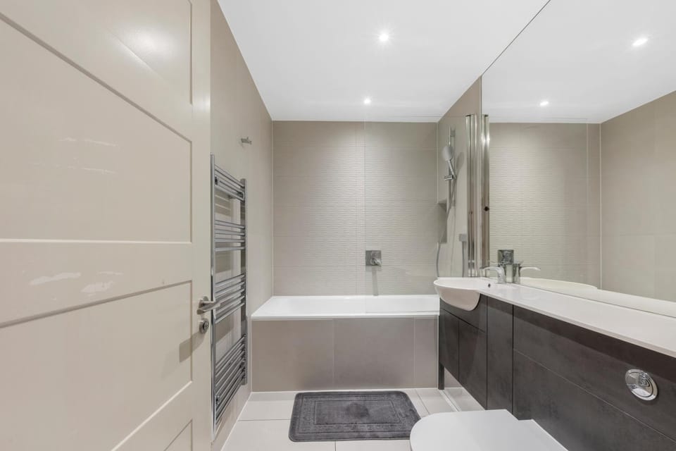 Bathroom, Bath