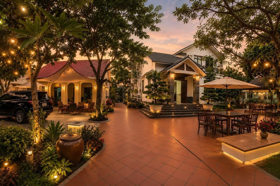 Property building, Restaurant/places to eat, Night, Garden view, Inner courtyard view