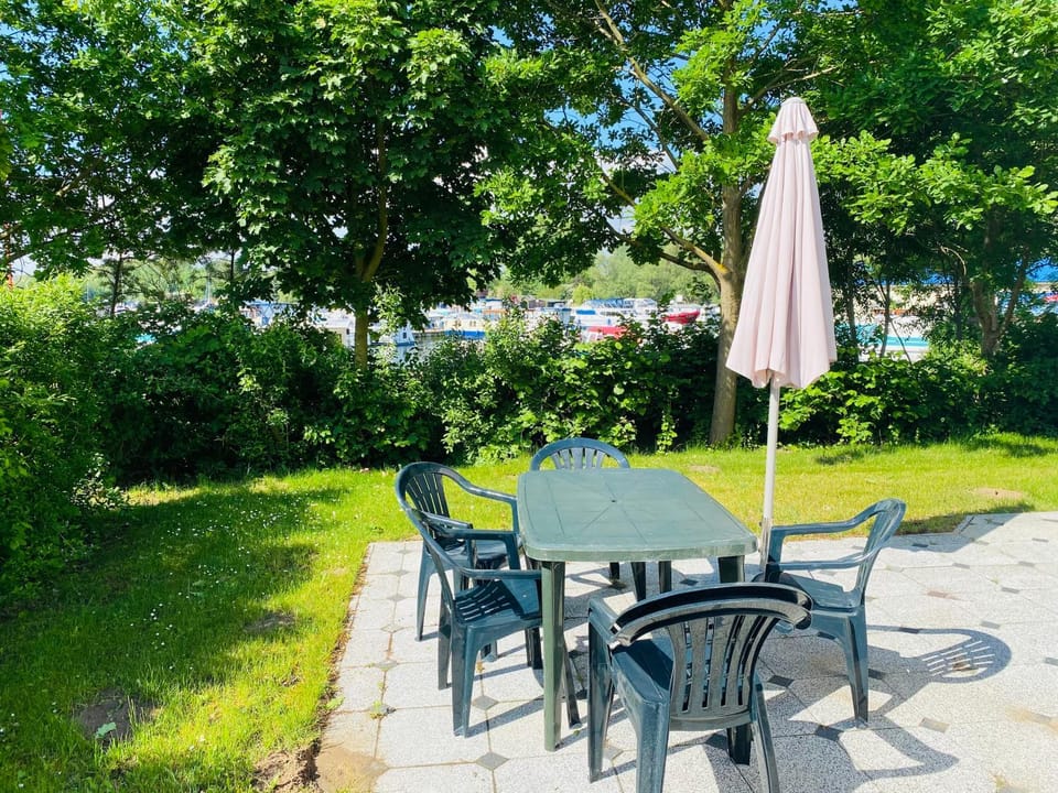 Ferienhaus an der Müritz, 20 m zum Wasser, Seeblick, Kamin - 6 Personen House in Rechlin