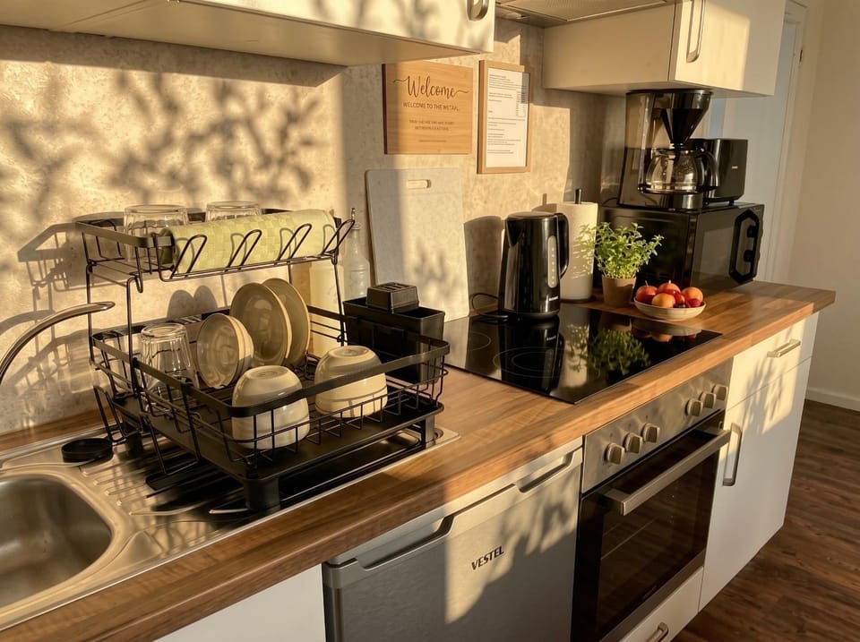 Coffee/tea facilities, Kitchen or kitchenette, stove, toaster
