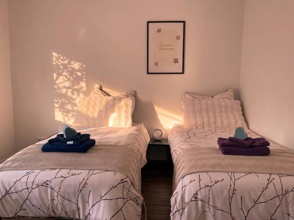 Bed, Photo of the whole room, towels
