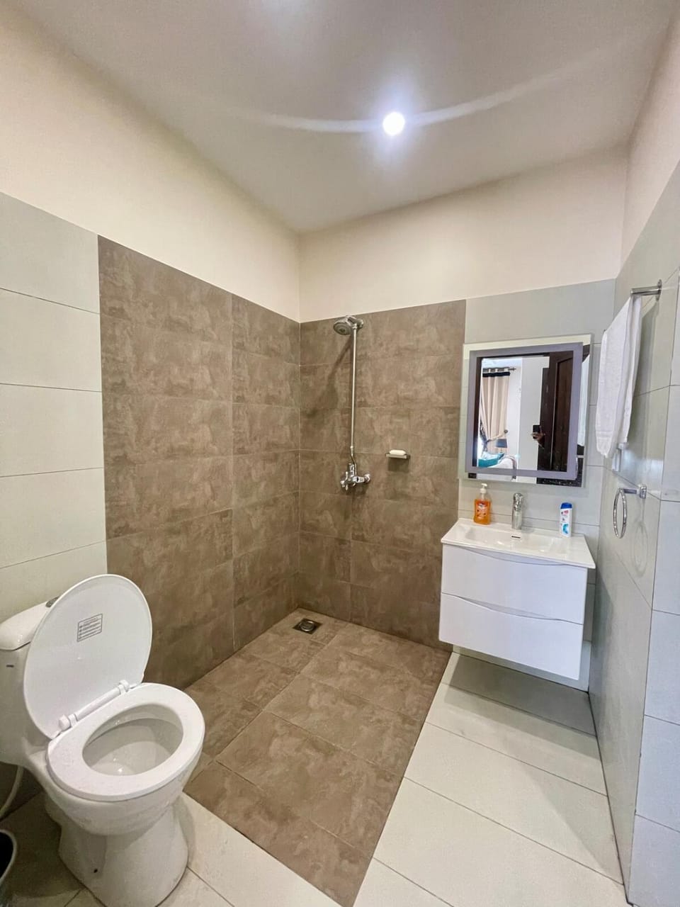 Modern 2BR Apartment Bright & Stylish Apartment in Punjab